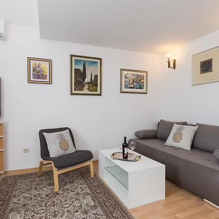 Apartment Tomic *